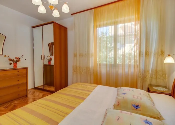 Mirjana 1 Πανσιόν